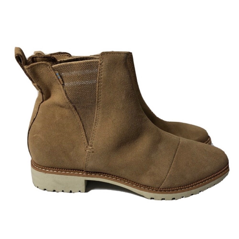 Toms Beige Slip On Combat Boots. Size 8.5. In great condition.